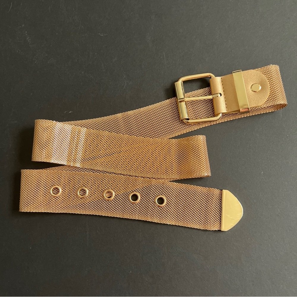 Belt Gold Tone Woven Metal Flexible Woman's Buckle Style Waist Size 30”-34”